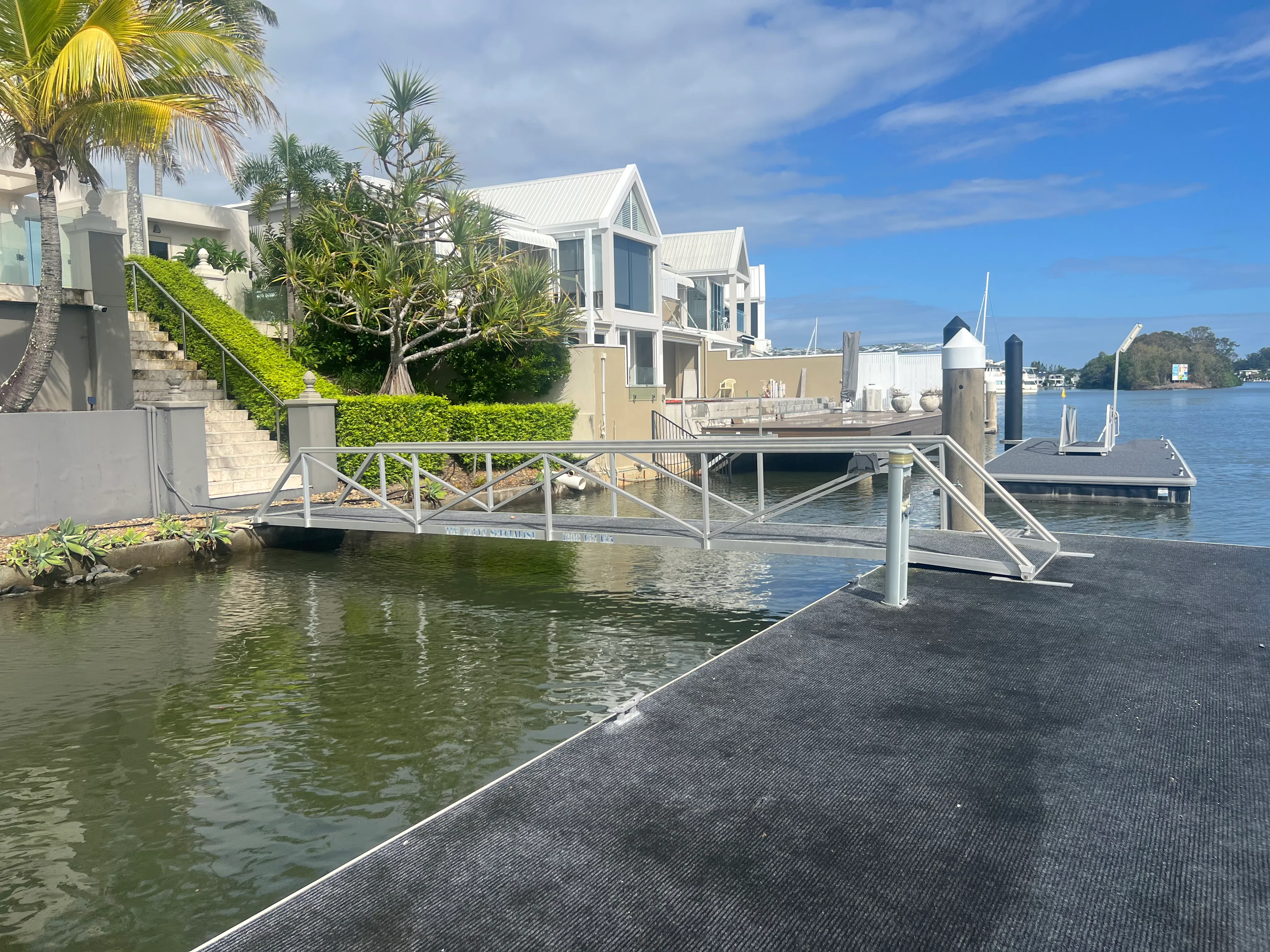 Northern Gold Coast jetty and pontoon work by YardTaskers